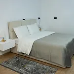 Center Apartment *