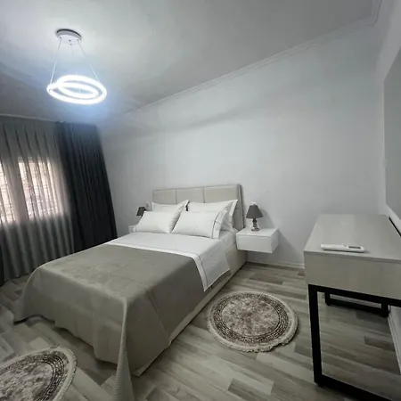 Center Apartment *