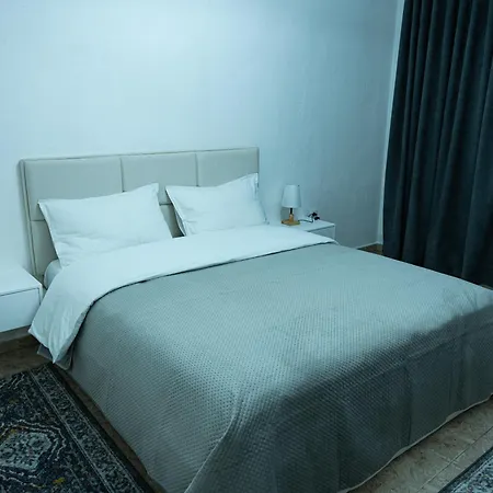 Center Apartment *