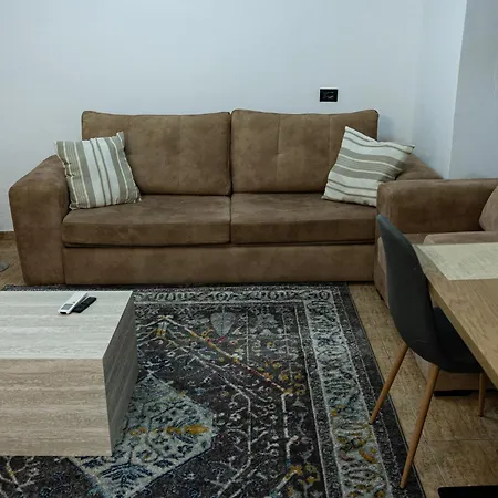 Center Apartment *