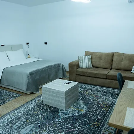 Center Apartment *